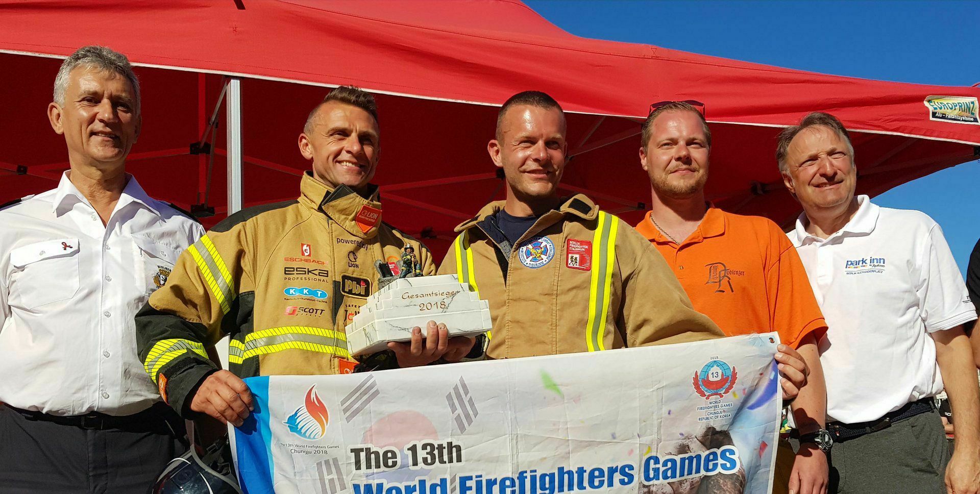 Joachim Posanz, Feuerwehrphysischer Test, Anforderungen Brandeinsatz, Treppensteigen, Schlauch ziehen, Hammerschlagsimulator, Dummy retten, Schutzausrüstung, Atemschutzgerät, Feuerwehr-Wettkampf, Firefighter Combat Challenge, internationale Wettbewerbe, Eschbach Unterstützung, Wettbewerbe weltweit, Feuerwehrsport, anspruchsvolle Aufgaben, Teamgeist, Feuerwehrtraining