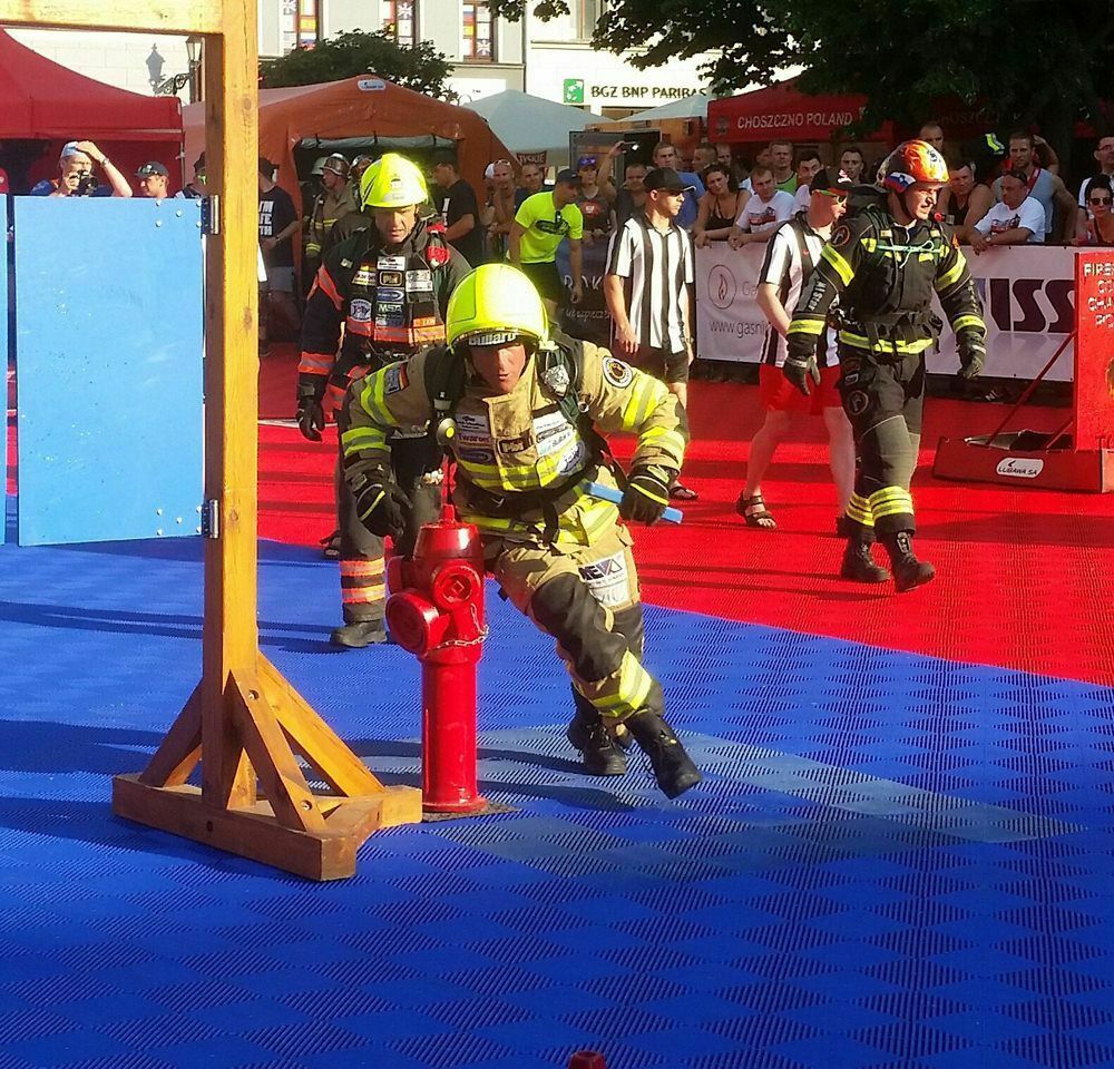 Joachim Posanz, Feuerwehrphysischer Test, Anforderungen Brandeinsatz, Treppensteigen, Schlauch ziehen, Hammerschlagsimulator, Dummy retten, Schutzausrüstung, Atemschutzgerät, Feuerwehr-Wettkampf, Firefighter Combat Challenge, internationale Wettbewerbe, Eschbach Unterstützung, Wettbewerbe weltweit, Feuerwehrsport, anspruchsvolle Aufgaben, Teamgeist, Feuerwehrtraining