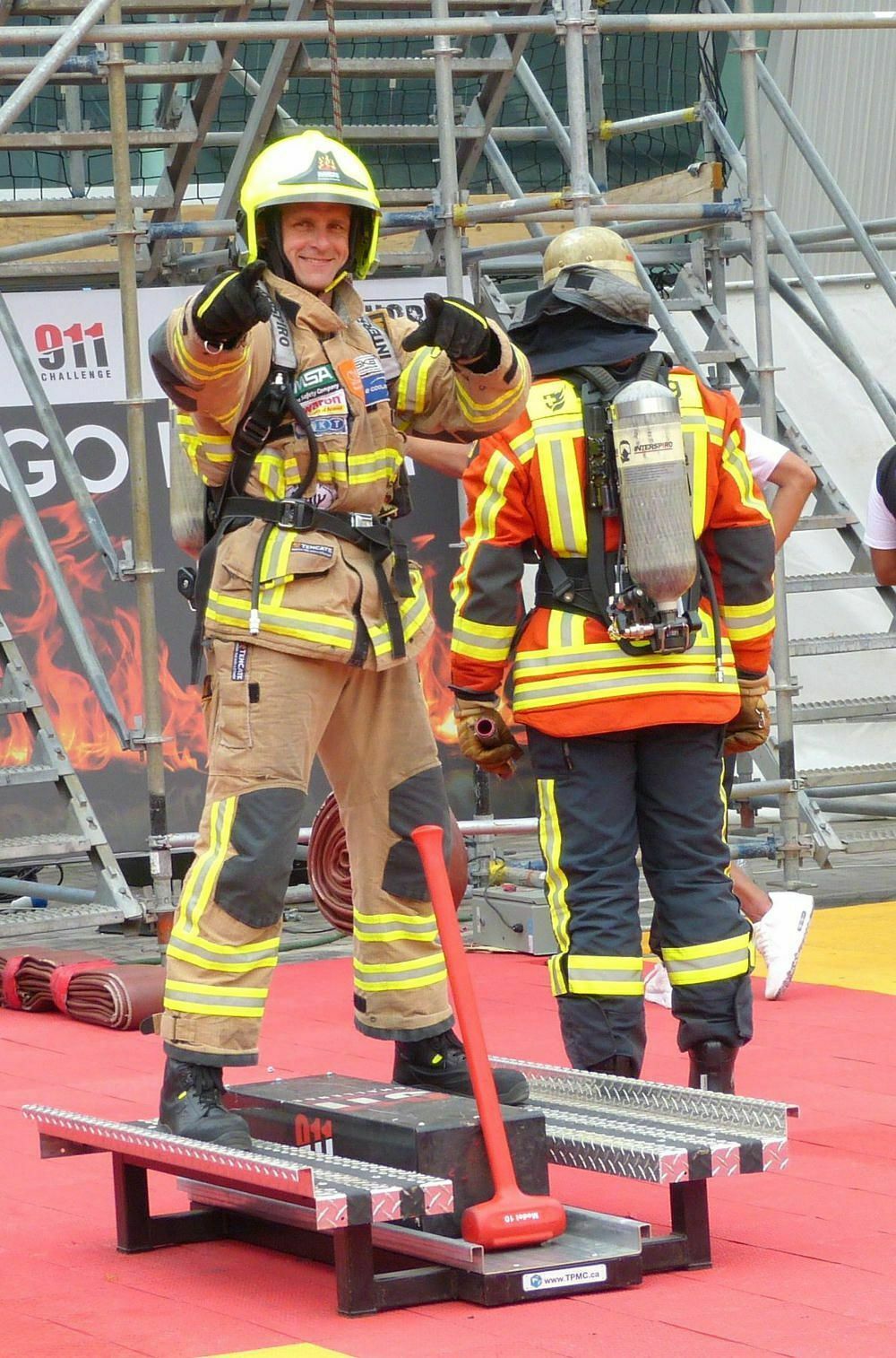 Joachim Posanz, Feuerwehrphysischer Test, Anforderungen Brandeinsatz, Treppensteigen, Schlauch ziehen, Hammerschlagsimulator, Dummy retten, Schutzausrüstung, Atemschutzgerät, Feuerwehr-Wettkampf, Firefighter Combat Challenge, internationale Wettbewerbe, Eschbach Unterstützung, Wettbewerbe weltweit, Feuerwehrsport, anspruchsvolle Aufgaben, Teamgeist, Feuerwehrtraining