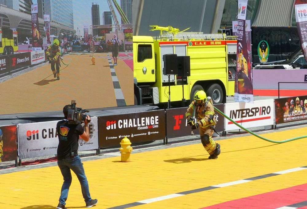 Joachim Posanz, Feuerwehrphysischer Test, Anforderungen Brandeinsatz, Treppensteigen, Schlauch ziehen, Hammerschlagsimulator, Dummy retten, Schutzausrüstung, Atemschutzgerät, Feuerwehr-Wettkampf, Firefighter Combat Challenge, internationale Wettbewerbe, Eschbach Unterstützung, Wettbewerbe weltweit, Feuerwehrsport, anspruchsvolle Aufgaben, Teamgeist, Feuerwehrtraining