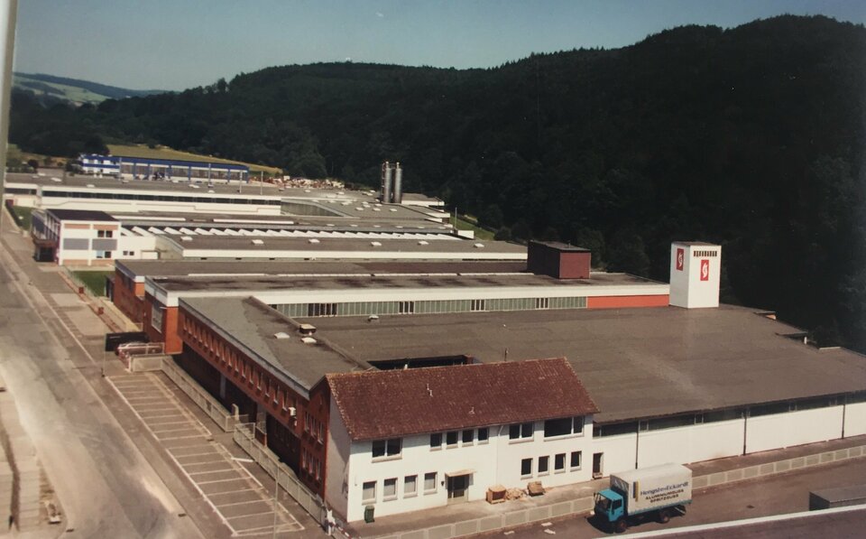Standortverlagerung 1965, Marsberg Sauerland, wachsender Bedarf, Produktionsverlagerung Essen-Kupferdreh, größere Produktionsflächen, moderne Infrastruktur, regionale Verbundenheit, Grundlage für Wachstum, überregionale Expansion, weltweiter Anbieter Schlauchlösungen